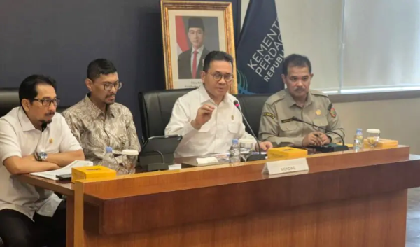 Harga Telur Jatuh Bebas di Jatim, Peternak Merugi BGN Jadi Harapan