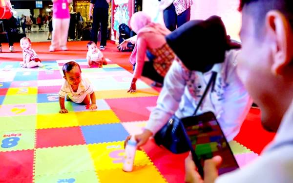 Bayi Merangkak Demi Bumi, Surabaya Kampanyekan Popok Kain Ramah Lingkungan