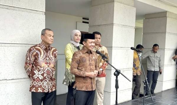 Antisipasi Kelangkaan BBM, Menko Bahlil Minta Pertamina Tambah Kapal Pengangkut ke Jatim dan Bali