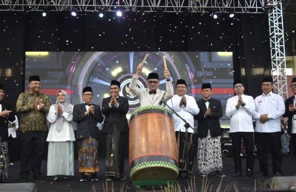 Beda Tarif Garuda dan Saudia Airlines Ganjal Pembahasan Biaya Haji 2027