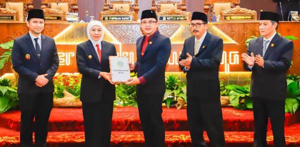 Seluruh Fraksi DPRD Jatim Setujui LKPJ Gubernur Khofifah, Siap Tindaklanjuti Catatan Kritis
