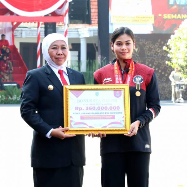 Peringati Harkitnas ke-115, Khofifah Beri Penghargaan Atlet Jatim  Berprestasi di SEA Games Kamboja