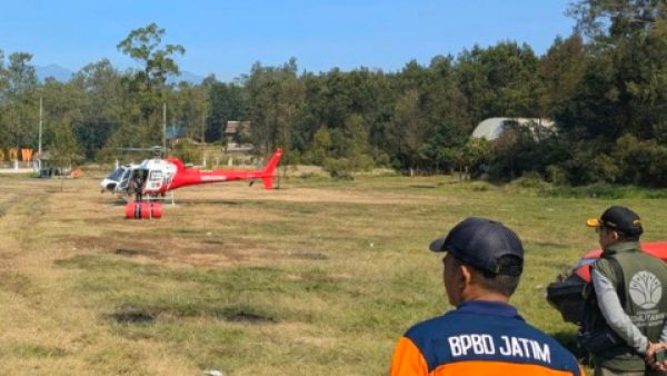 Karhutla Ijen Terus Ditangani, BPBD Jatim Kerahkan Personel dan Water Bombing