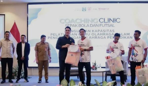 Lepas Ketergantungan APBD, Dispora dan DPRD Jatim Gembleng Pelatih Sepak Bola