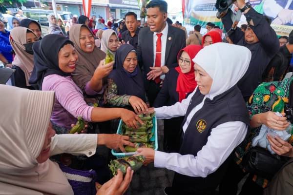 Khofifah Gelar Pasar Murah ke-118 di Magetan, Tegaskan Komitmen Jaga Daya Beli dan Keadilan Ekonomi