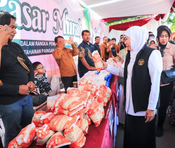 Gubernur Khofifah Gelar Pasar Murah di Sumenep