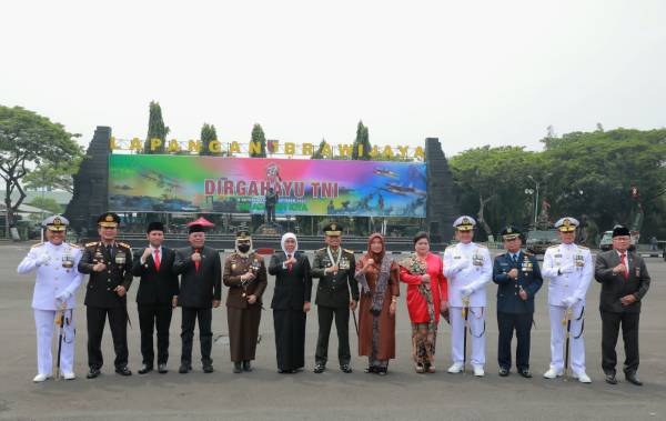 HUT TNI Ke-77, Gubernur Khofifah Yakin Kontribusi TNI Mampu Membuat Indonesia Pulih Lebih Cepat, Bangkit Lebih Kuat