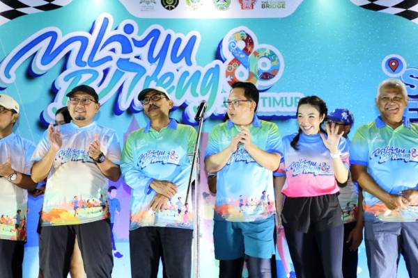 Melayu Bareng 80 Jatim: Saat Pemerintah dan Warga Berlari Tanpa Jarak di Bawah Lampu Malam Ngawi