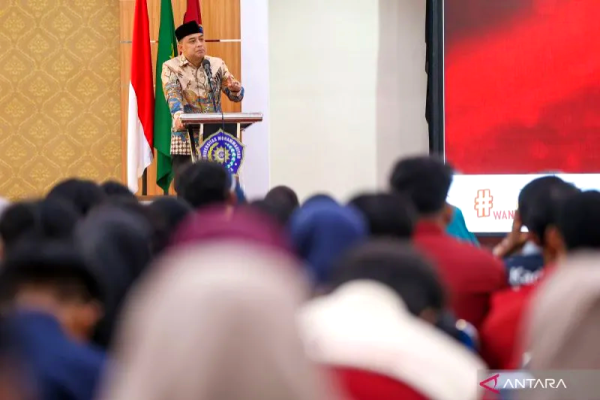 Wali Kota Eri Dorong Pemuda Ambil Peran Strategis dalam Pembangunan Surabaya