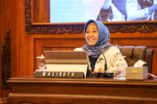 Ning Ita Sabet Penghargaan Pembina Siskamling Terbaik, Kota Mojokerto Jadi Teladan “Jogo Jawa Timur”