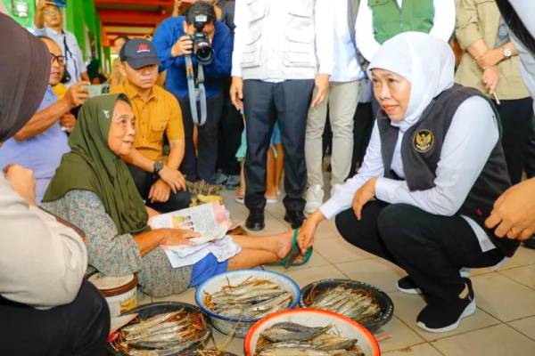 Harga Sembako di Jatim Jelang Idul Adha Stabil, Khofifah Sidak Pasar Banjarejo