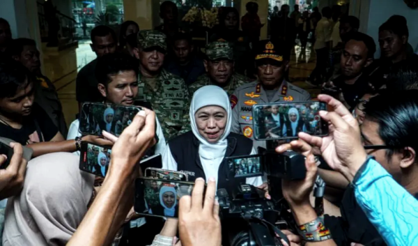 Khofifah di May Day Pangkas Pajak Motor Buruh Siapkan Rumah Subsidi dan Satgas PHK
