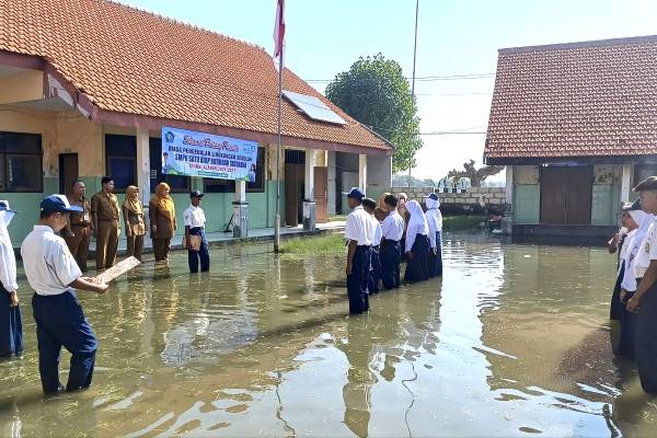 Pemprov Jatim Lakukan Mitigasi Hadapi Potensi Banjir Rob di Wilayah Pesisir