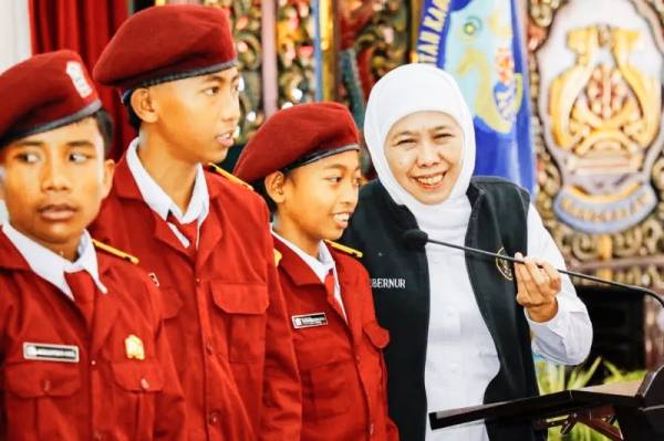 Pemprov Jatim Batasi Penggunaan Gadget di Sekolah Mulai April 2026