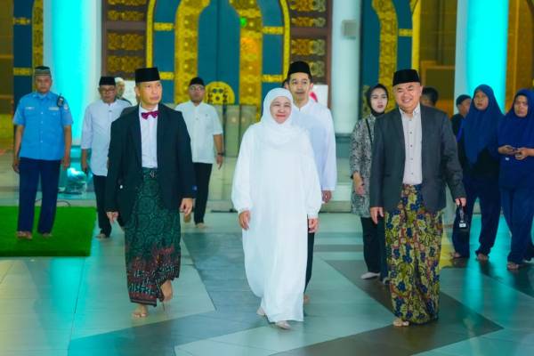 Ribuan Warga Jatim Semarakkan Takbir dan Parade Bedug, Khofifah Ajak Syukuri Kemenangan Idul Fitri