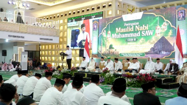 Pemprov Jatim Kucurkan Bantuan Ratusan Juta dan Beasiswa Santri di Momen Maulid Nabi 1448 H