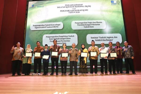 Empat Penghargaan Perpusnas Diraih Jawa Timur, Gubernur Khofifah Dorong Pelestarian Naskah Kuno