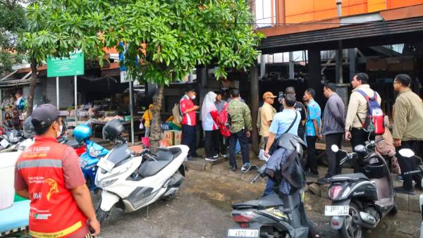 Penataan PKL Surabaya Disertai Penyediaan Ribuan Stan Gratis