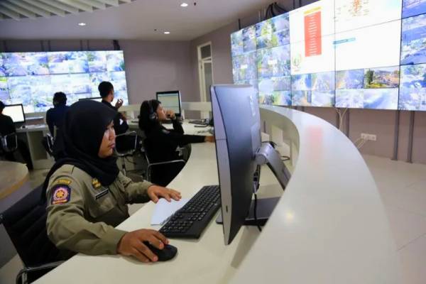 Pemkot Surabaya Bekali Petugas Call Center 112 Kemampuan Penanganan Krisis Psikologis