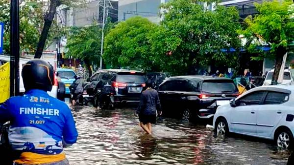 Pemkot Surabaya Kebut Pengurangan 575 Titik Genangan Tersisa