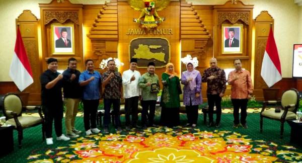 Khofifah Terima Audiensi Keluarga Pencipta Sholawat Badar, Haul ke-57 Siap Digelar