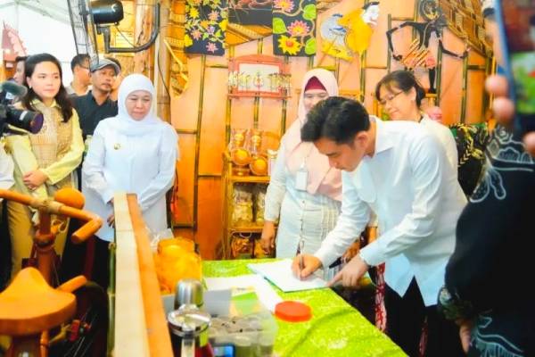 Bazar Djadoel Blitar, Cara Khofifah Gerakkan UMKM Lewat Budaya