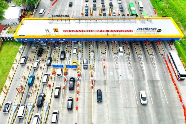 Lonjakan Kendaraan di Trans Jawa Imbas Diskon Tarif Tol 20 Persen