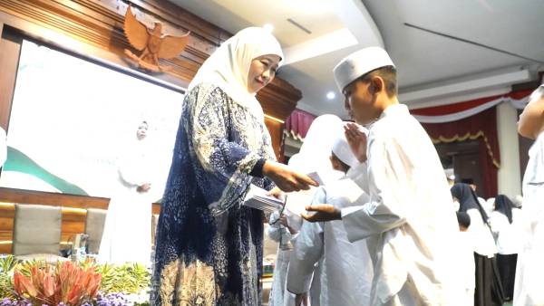 Sambut Hari Jadi ke-81 Jatim, Khofifah Tegaskan Pembangunan Harus Bermanfaat dan Berkah