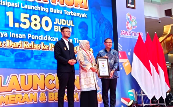Peluncuran 1.580 Buku Guru Jatim Ukir Sejarah di Rekor MURI