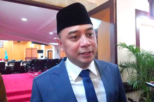 Surabaya Harus Merdeka dari Kemiskinan dan Putus Sekolah, Pesan Eri Cahyadi di HUT ke-80 RI