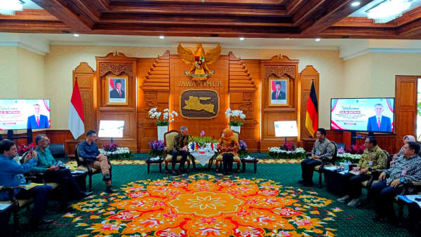 Gubernur Khofifah Terima Dubes Jerman, Bahas Transportasi Publik hingga Pendidikan Vokasi di Jatim