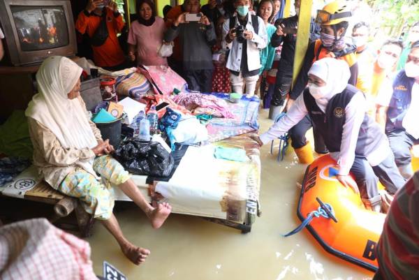 Tinjau Banjir Pamekasan, Khofifah Ungkapkan Ini