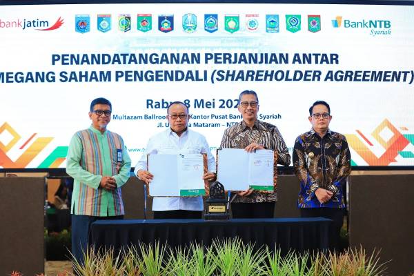 Penandatanganan Shareholder Agreement Bank Jatim dengan Pemprov NTB dan Bank NTB Syariah, Diharapkan Bawa Kemajuan Bagi Dua Provinsi