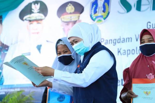 PTSL Capai 100 Persen, Khofifah Bikin Masyarakat Jatim Gembira