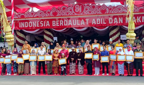 Dari 10 hingga 30 Tahun, 966 ASN Surabaya Raih Satyalancana