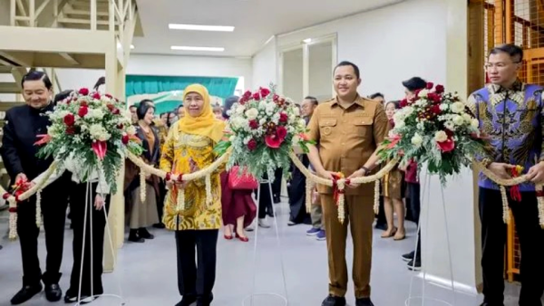 Masih Bergantung Impor, Khofifah Indar Parawansa Dorong Farmasi Jatim Bangkit
