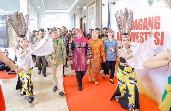 Misi Dagang Jatim–Kalteng Tembus Rp2,08 Triliun, Khofifah Perkuat Rantai Pasok Antarwilayah