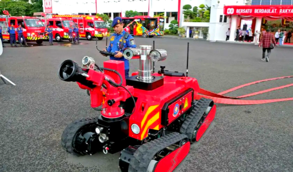 Damkar Surabaya Modernisasi Armada, Robot Siap Tangani Kebakaran Ekstrem