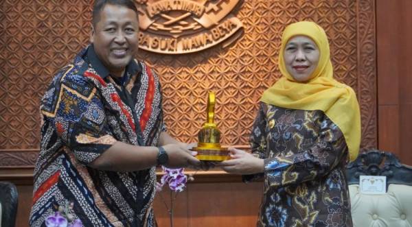 Khofifah Raih East Java Maritime Awards 2026, Dinilai Berjasa Majukan Sektor Kelautan Jatim