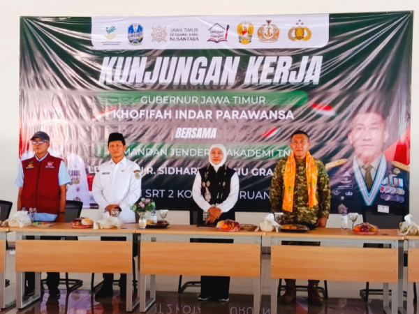 Danjen Akademi TNI dan Khofifah Tinjau Taruna Bakti di SRT 2 Pasuruan