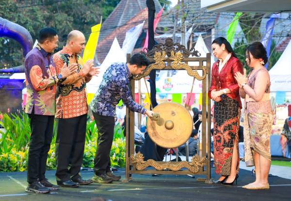 Emil Dardak Apresiasi Tong Tong Night Market sebagai Motor Ekonomi Kreatif