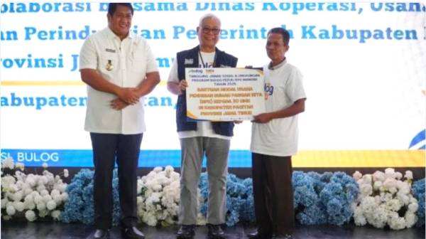 Bulog Salurkan Bantuan Modal untuk 30 UMK Pacitan, Perkuat Distribusi Pangan Lewat RPK Mandiri