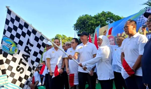 Semarak Jalan Sehat 1 Muharram di Masjid Al-Akbar, Puluhan Ribu Warga Surabaya Turut Serta