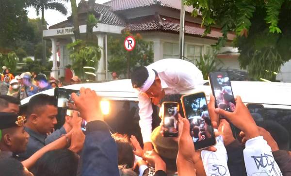 Dedi Mulyadi Disambut Antusias Warga Saat Kunjungi Cianjur