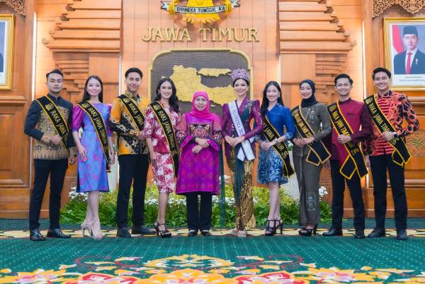 Puteri Indonesia 2025 Pulang Kampung Gubernur Jatim Sebut Fia Inspiratif