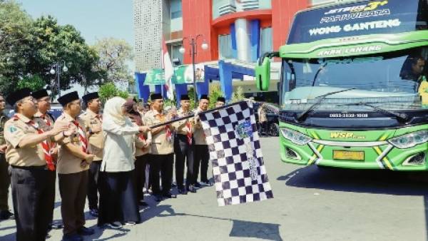 Gubernur Khofifah Lepas 73 Anggota Kontingen Pramuka Santri Jatim ke PPSN VI 2026
