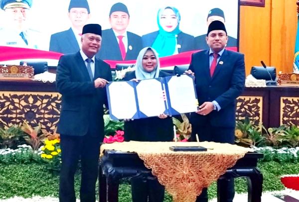 DPRD Surabaya Setujui Tiga Raperda Inisiatif Masuk Tahap Pembahasan