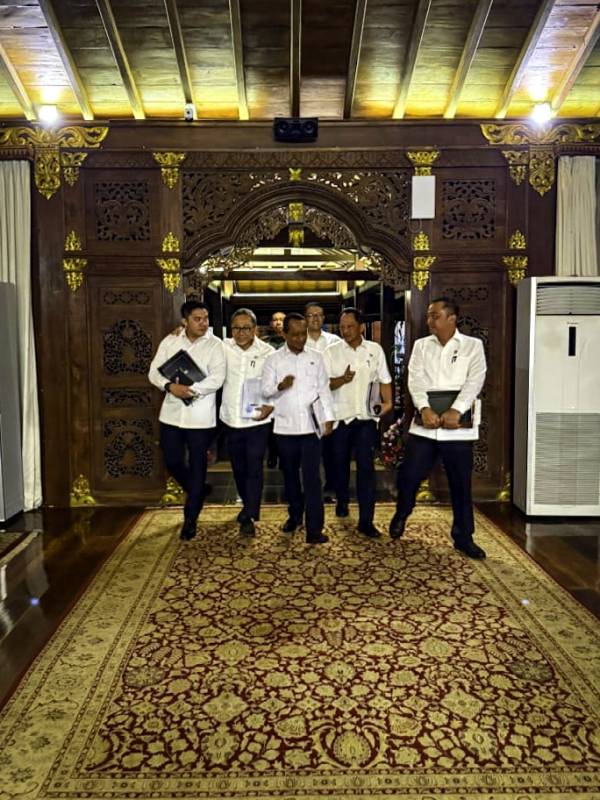 Prabowo Mendadak Kumpulkan Menteri Bahas Tambang Ilegal dan Hutan