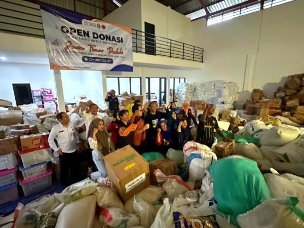 Pemprov Jatim Salurkan 140 Ton Bantuan Kemanusiaan ke Sumatera dan Aceh