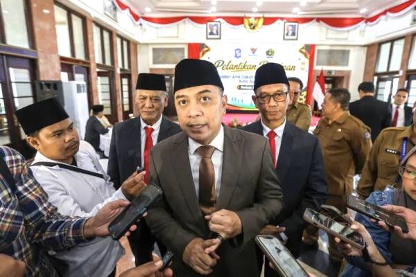 Prioritaskan Kelompok Desil 1, Wali Kota Surabaya Minta Baznas Bebas Intervensi Politik